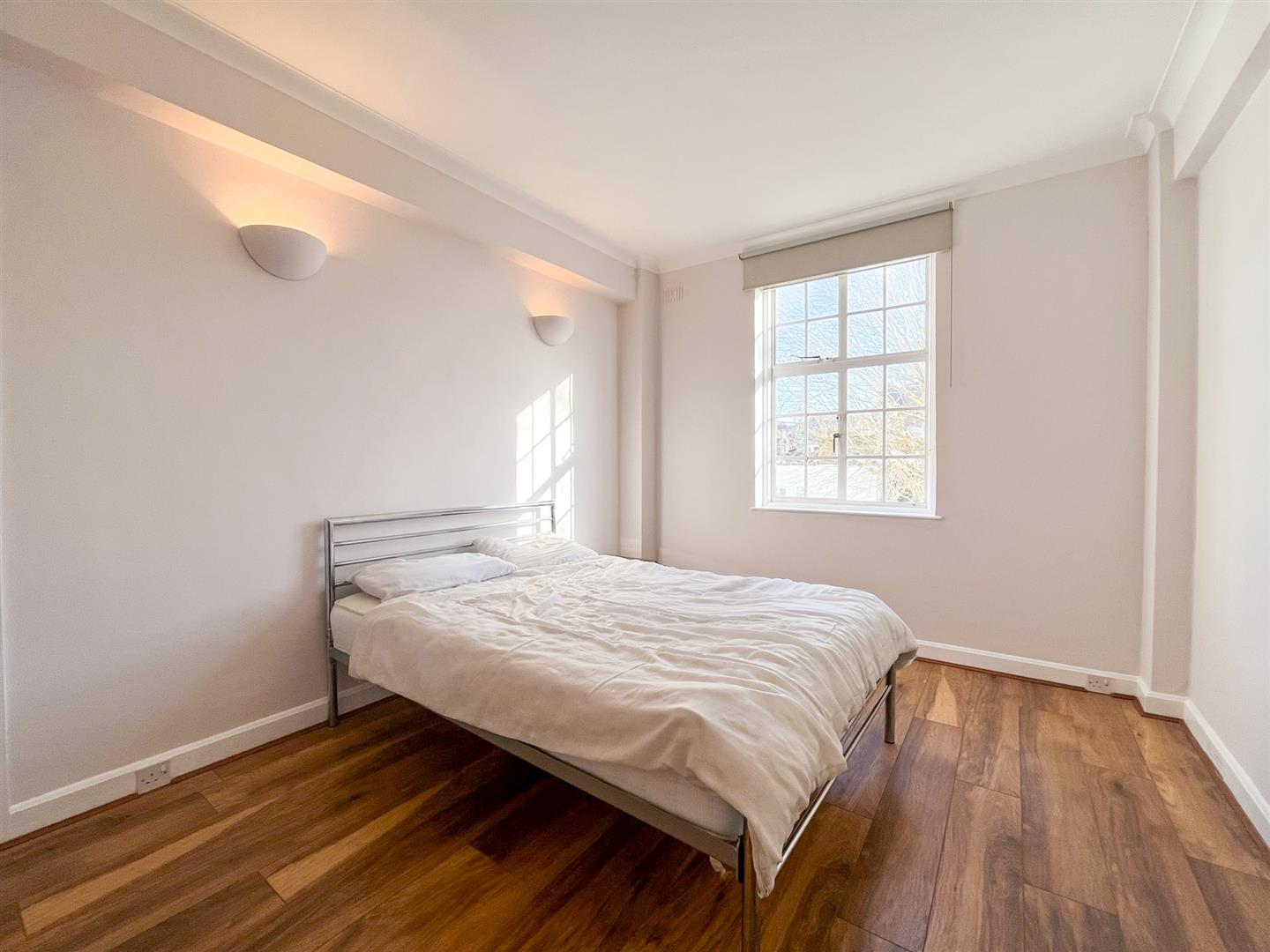1 bed property in Mortimer Court, St Johns Wood